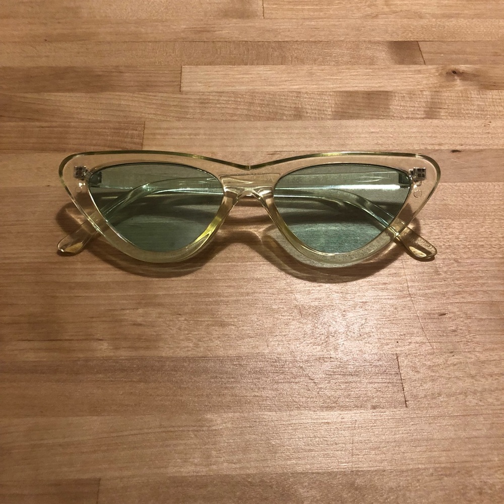 Cat eye frame sunglasses